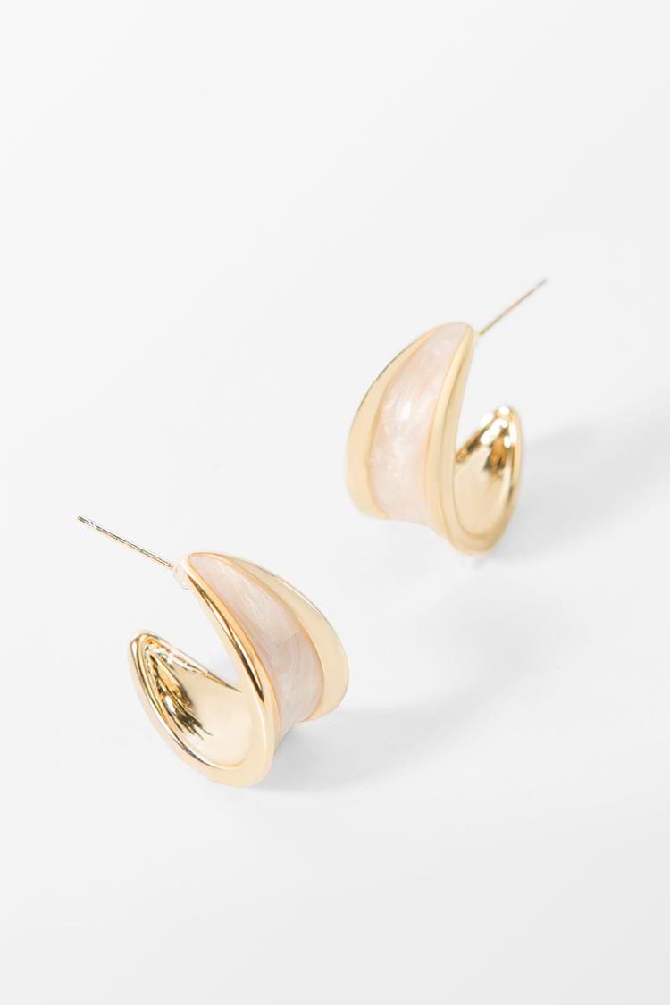 Pendientes blancos geométricos y minimalistas