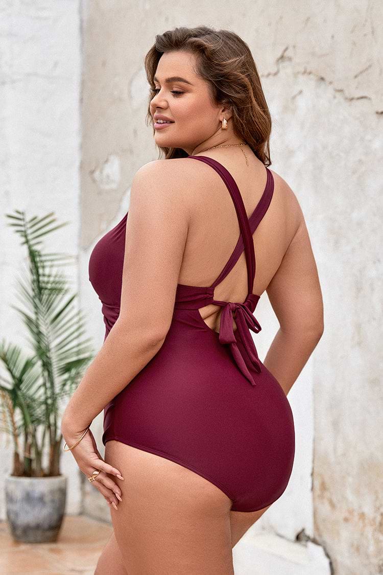 Maillot de bain une pièce grande taille et moulé torsadé sur le devant