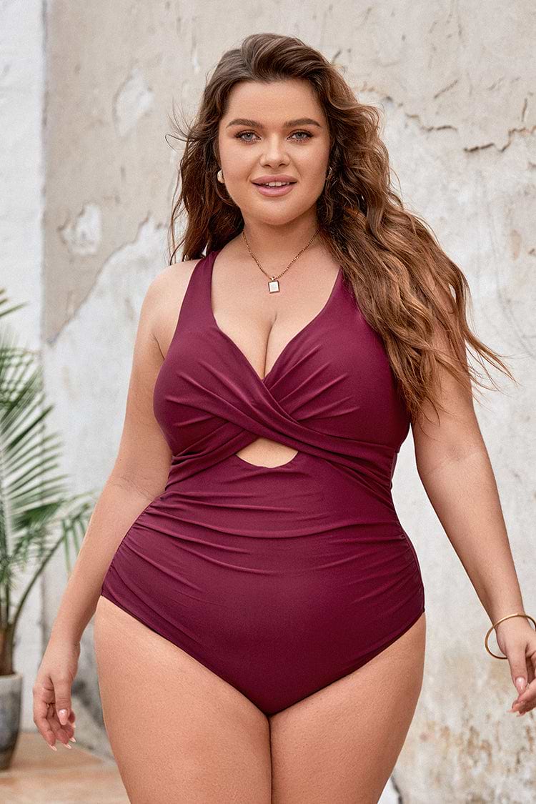 Maillot de bain une pièce grande taille et moulé torsadé sur le devant