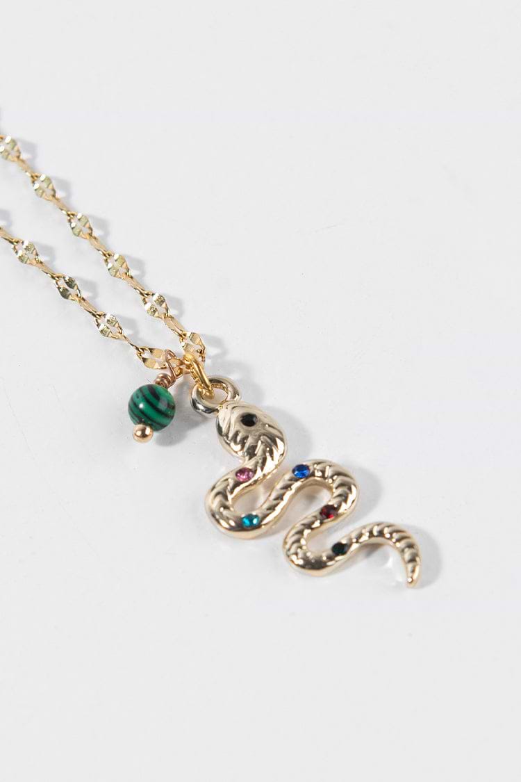 Collar con estampado de serpiente