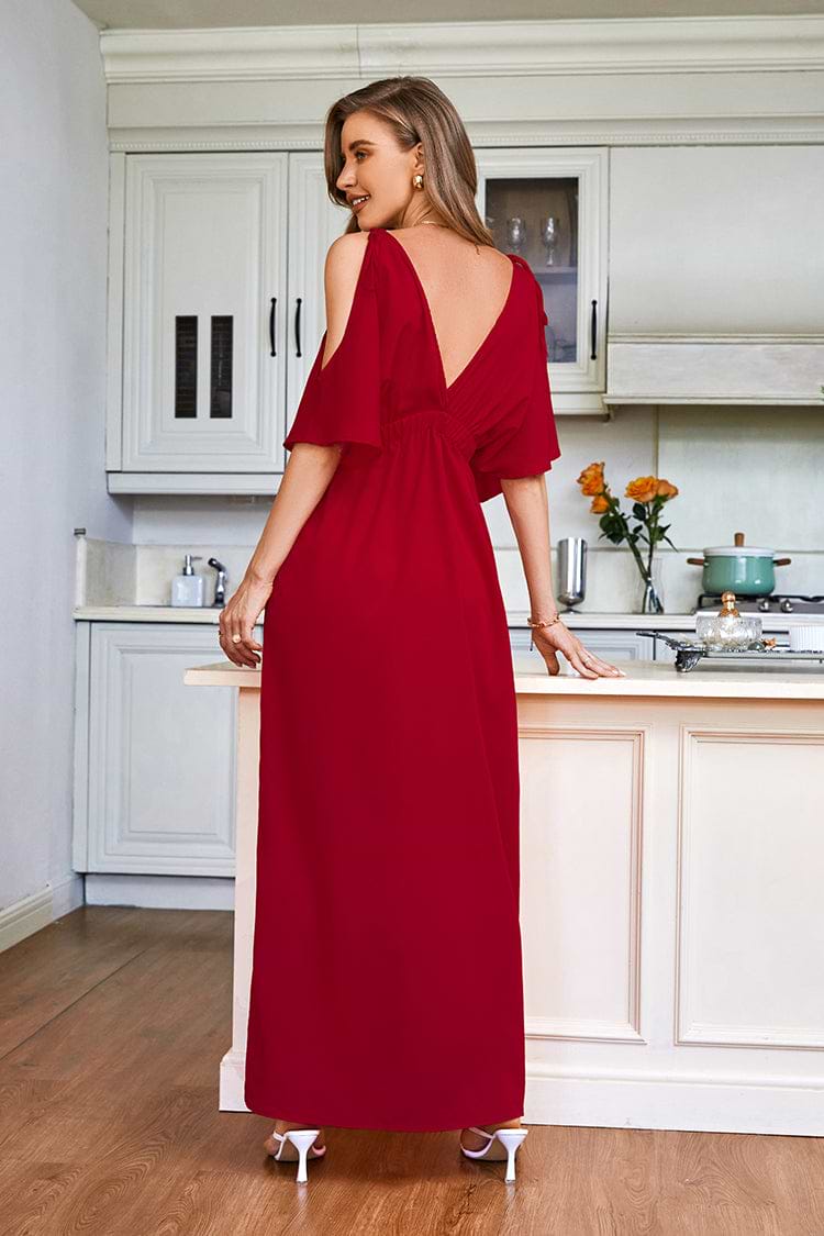 Vestido con hombros al descubierto y escote pronunciado