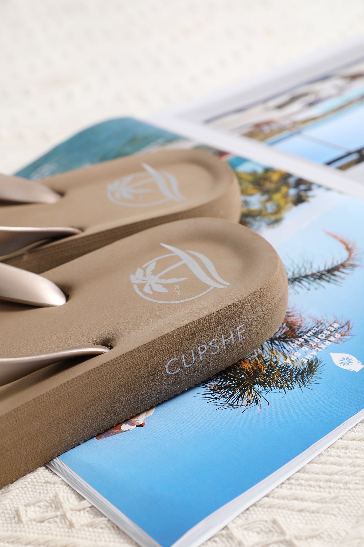 Zehentrenner-Sandalen mit einfachem Design