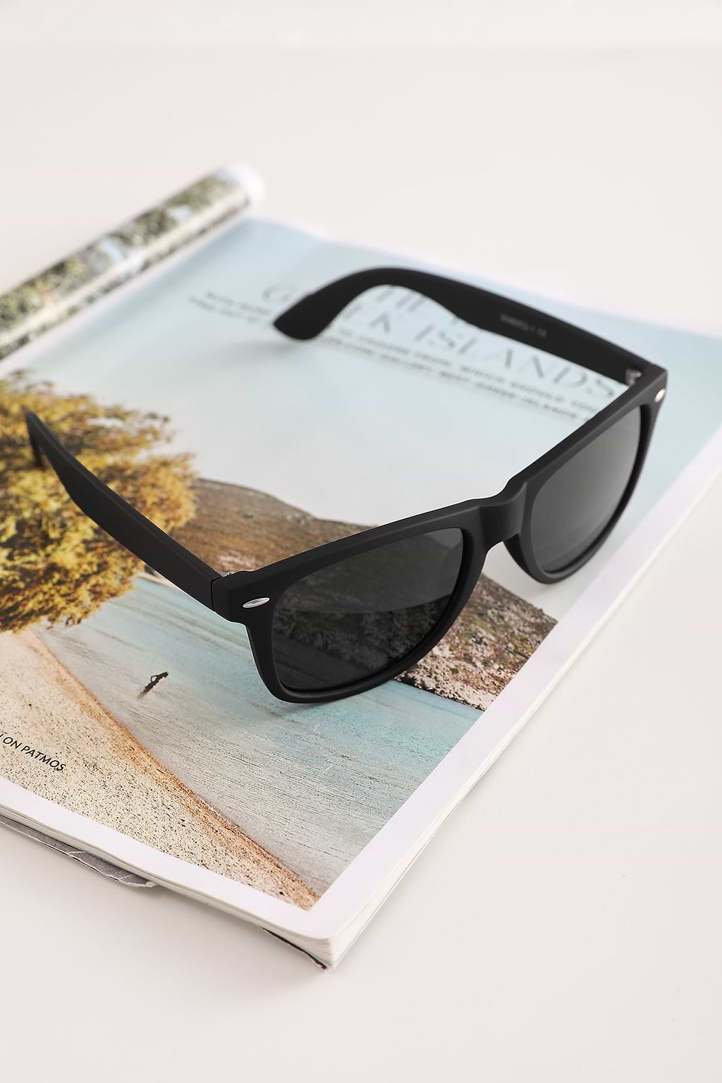 Lunettes de soleil minimalistes noires