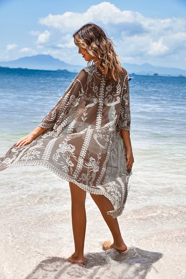 Kimono con bordado y mangas medias