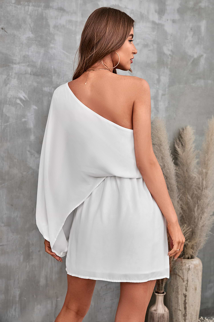 Eine-Schulter Kurzes Weißes Kleid mit elastischer Taille