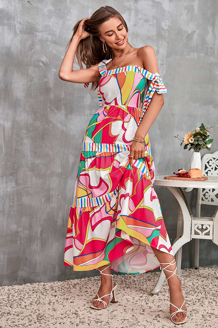 Robe graffiti ajustée à la taille à larges bretelles