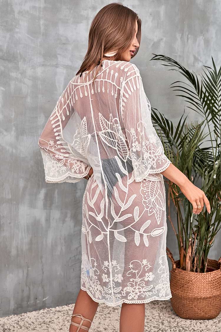 Kimono brodé en crochet à col en V