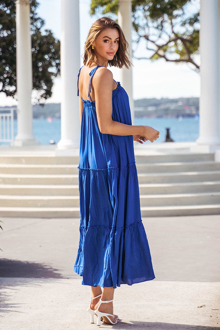 Blaues Gerüschtes Slip-Kleid mit Schleife