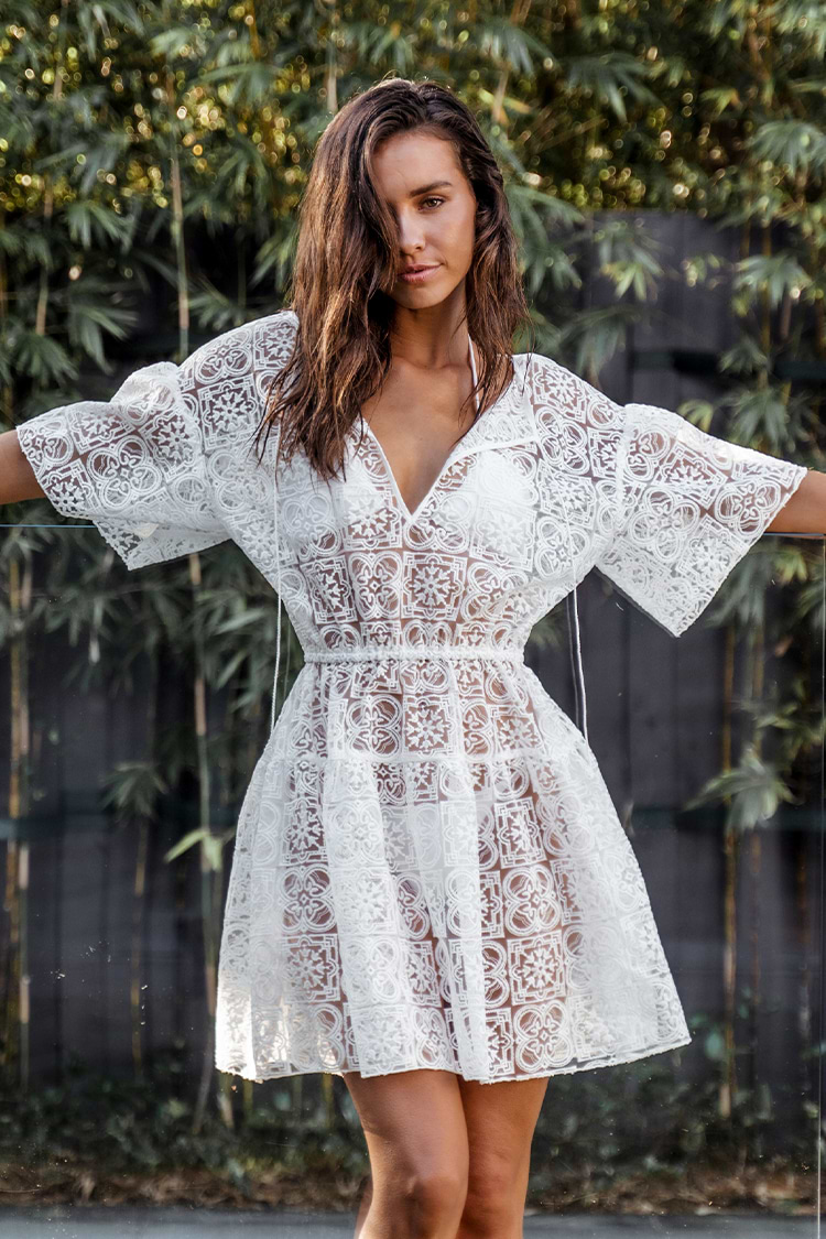 Robe cover up courte à taille élastique et col scoop