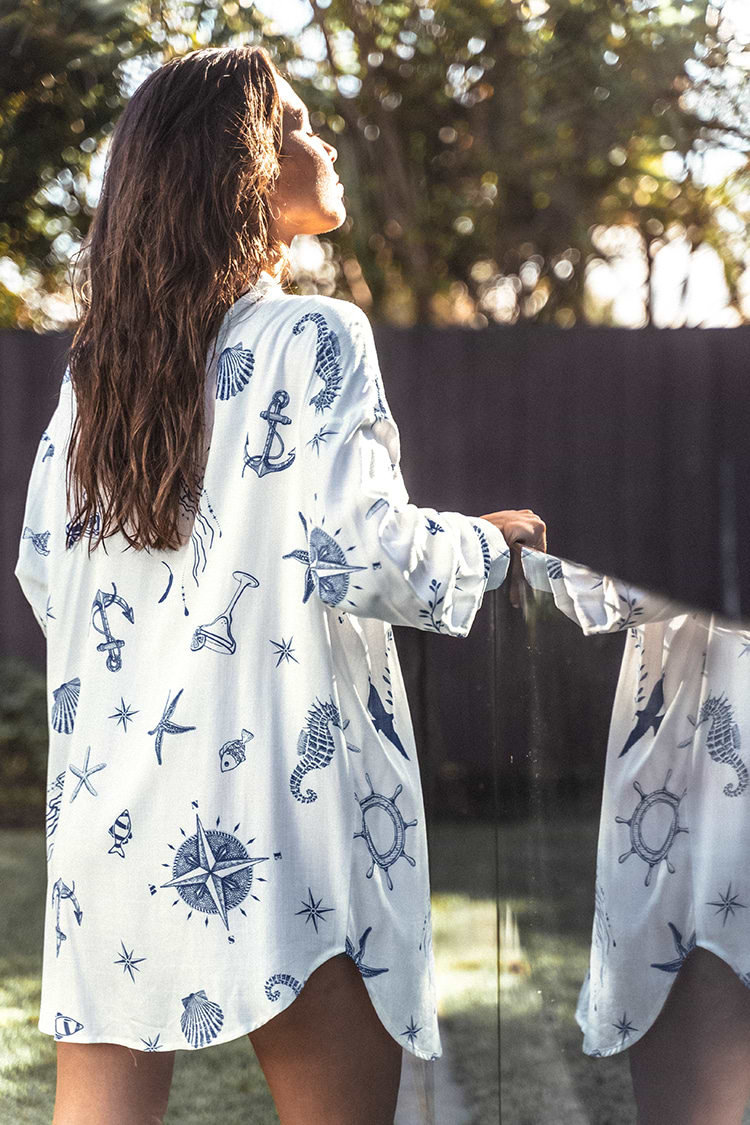 Haut à bouton et manches longues lâche à la taille