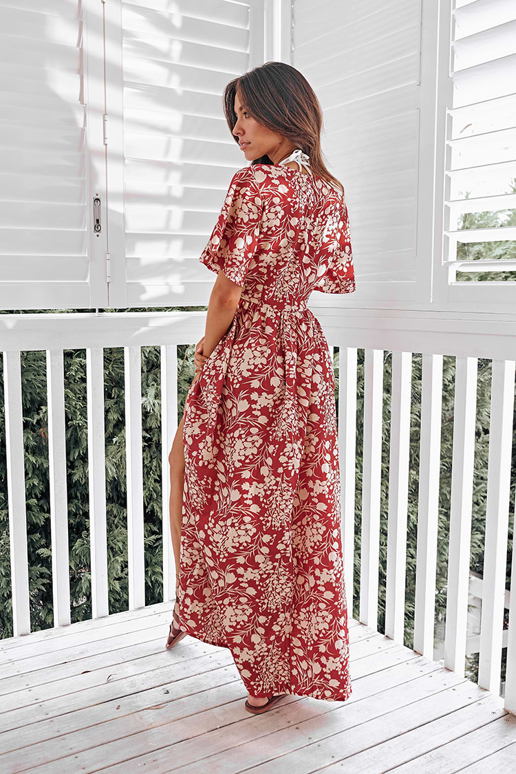 Geblümtes Maxikleid mit V-Ausschnitt und ausgestellten Ärmeln