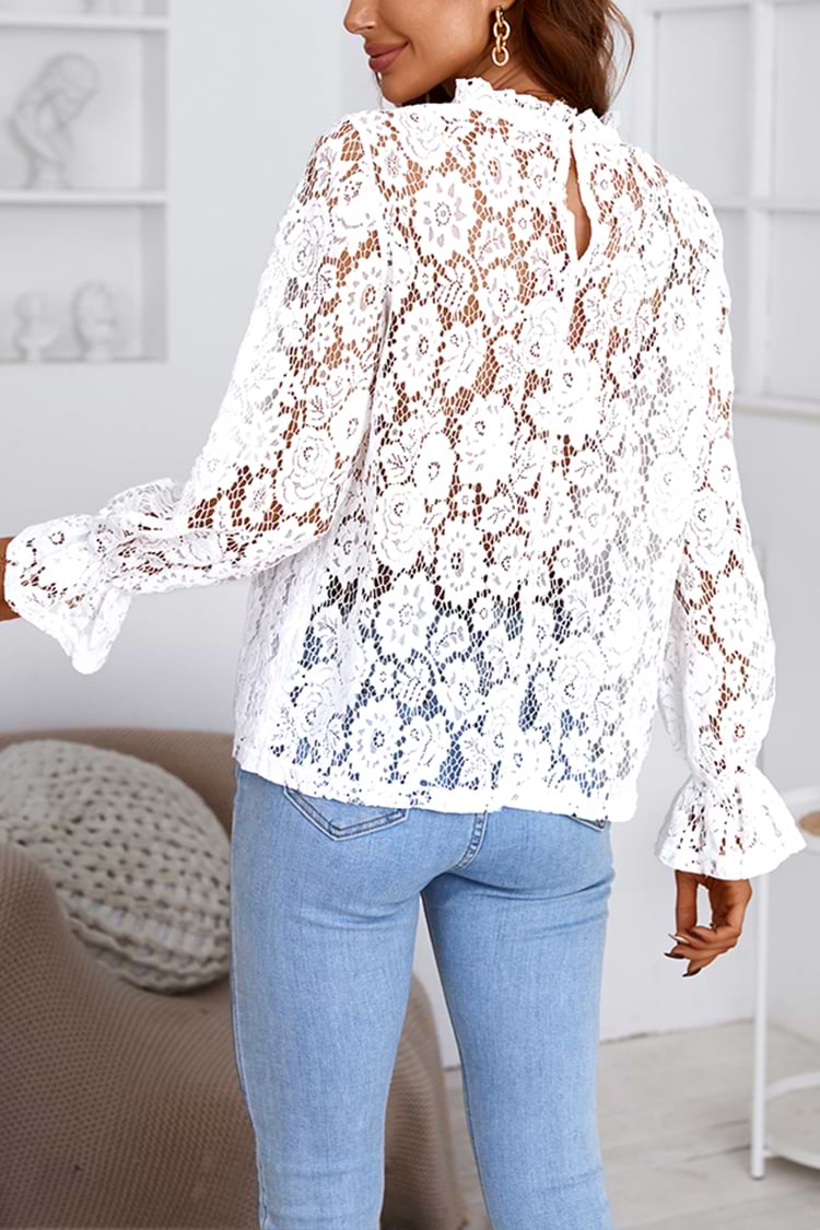 Damen Oberteil mit gerüschtem Rollkragen und Spitzenbesatz in Weiß