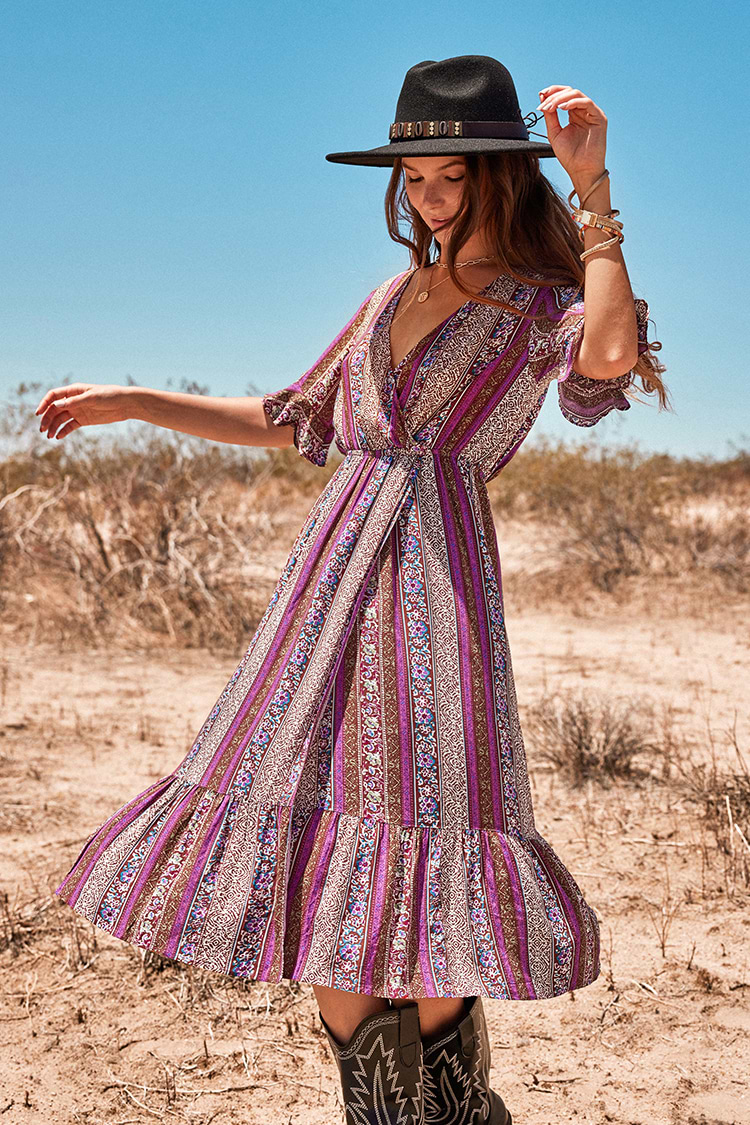 Boho V-Ausschnitt Kleid mit ausgestellten halben Ärmeln und Rüschen