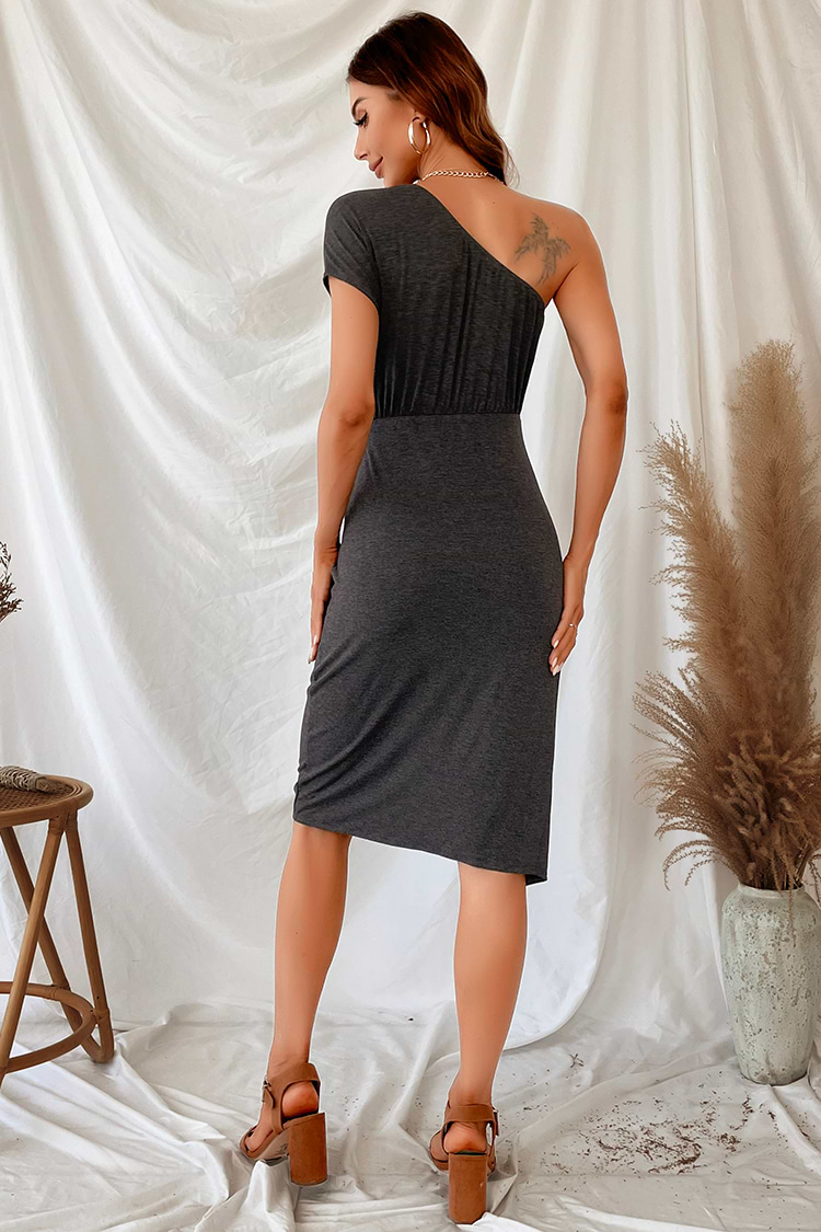 X-schlankes Plissiertes Eine-Schulter-Kleid