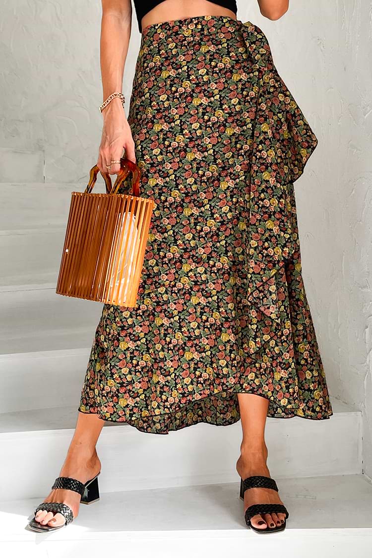 Taillierter Rock mit Blumen und Schnürung