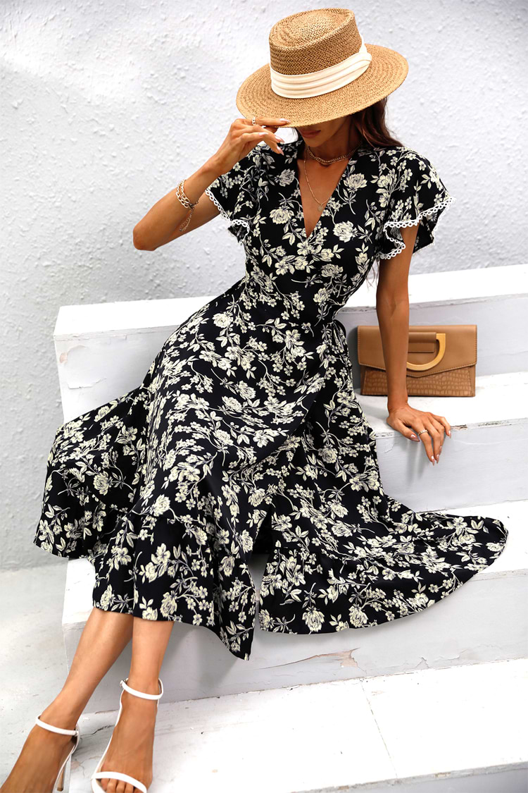 Robe trapèze à volants et manches évasées à col en V