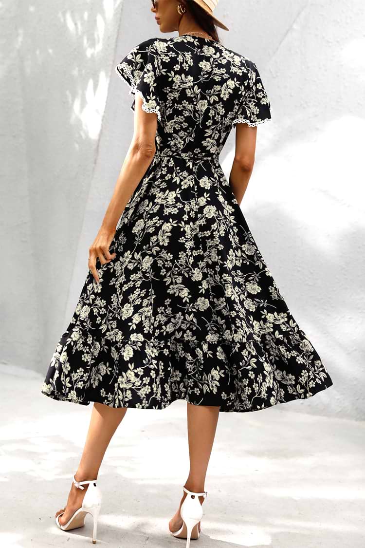 Robe trapèze à volants et manches évasées à col en V