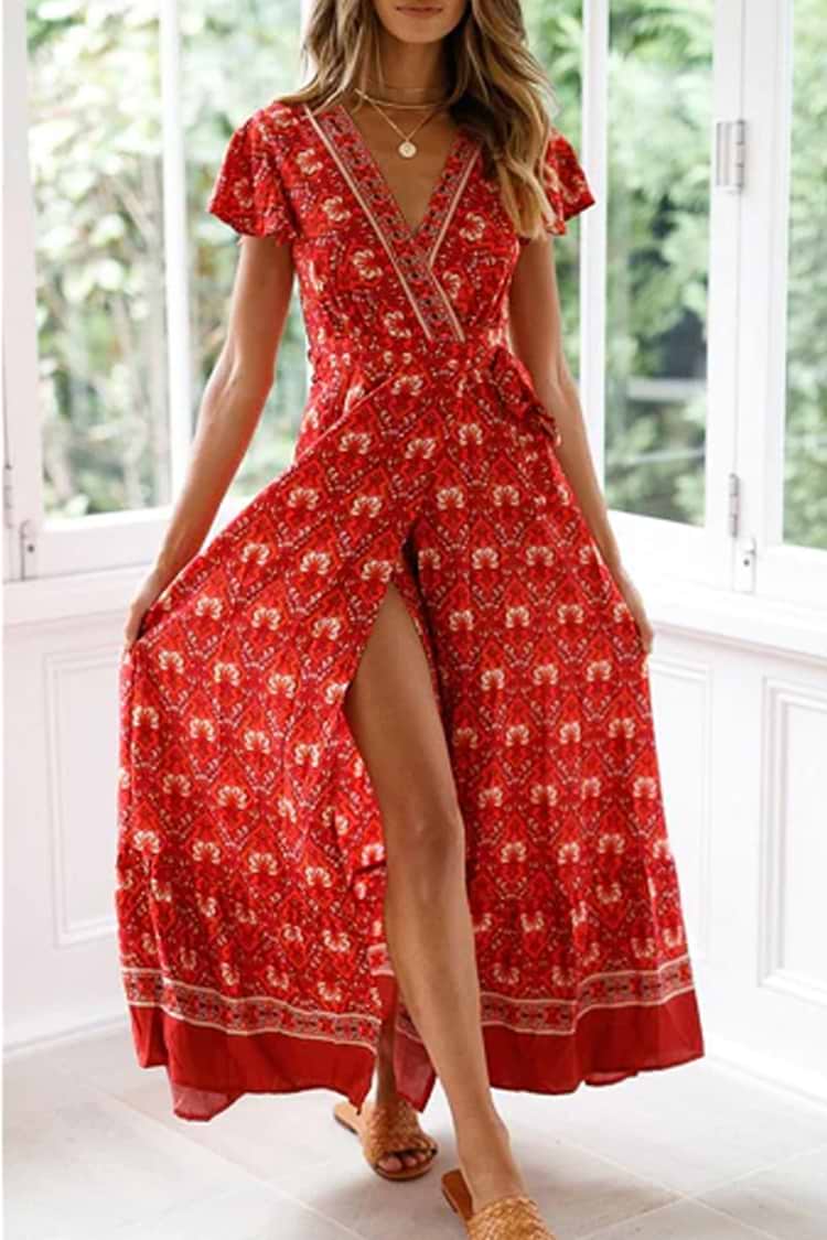 Robe trapèze rouge à lacets et col en V