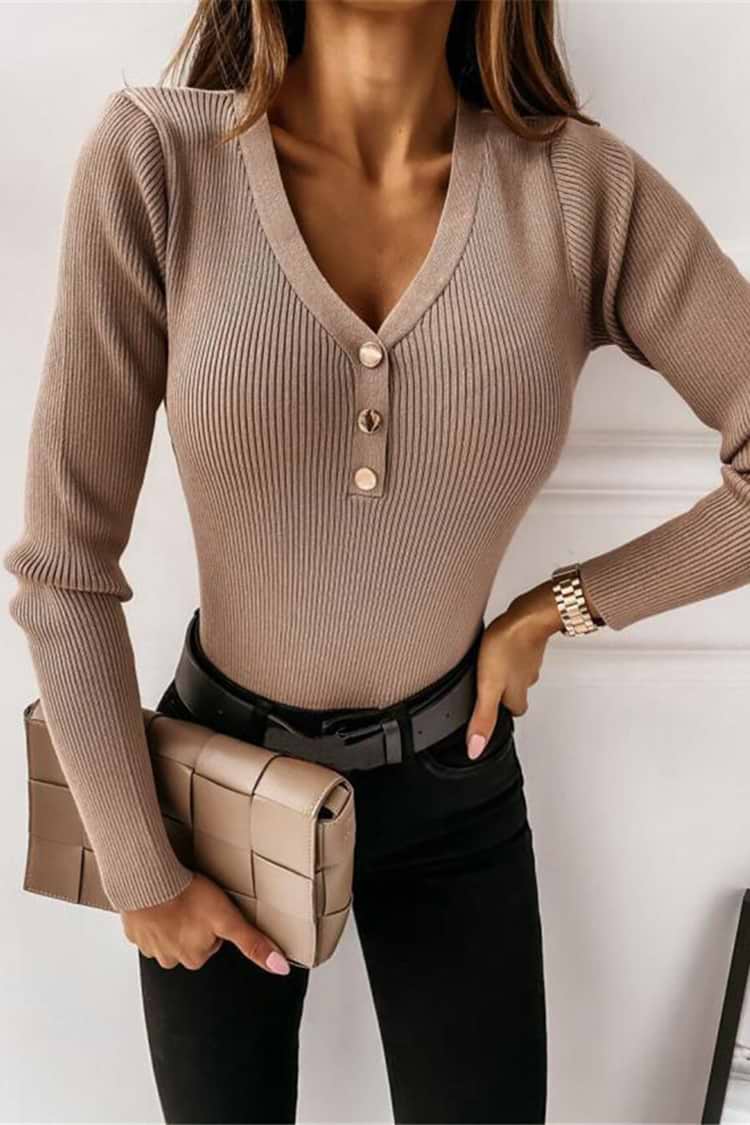 Pull boutonné côtelé à col en V