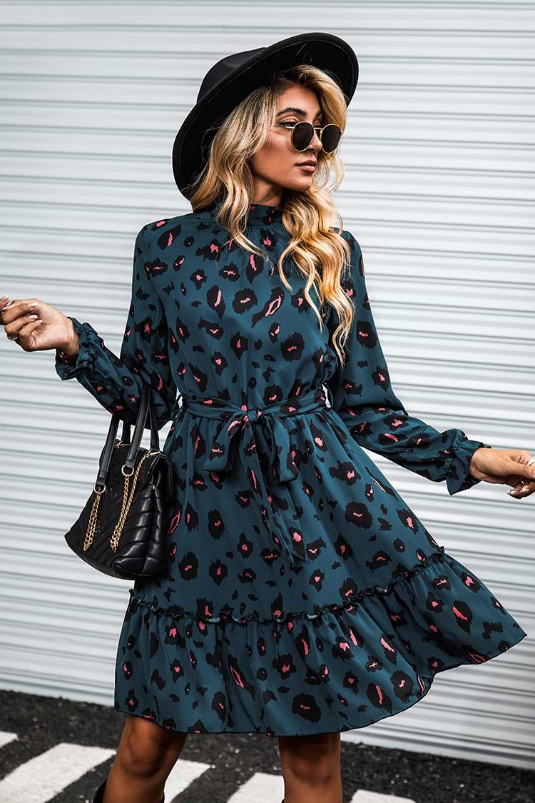 Minikleid mit Leopardenmuster und Gürtel