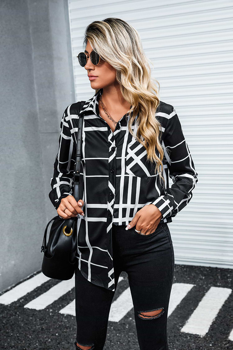 Bluse mit Gittermuster und Knopfleiste