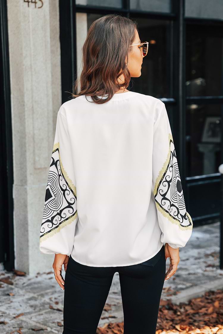 Bluse mit Tribal-Print und Pom-Pom-Besatz