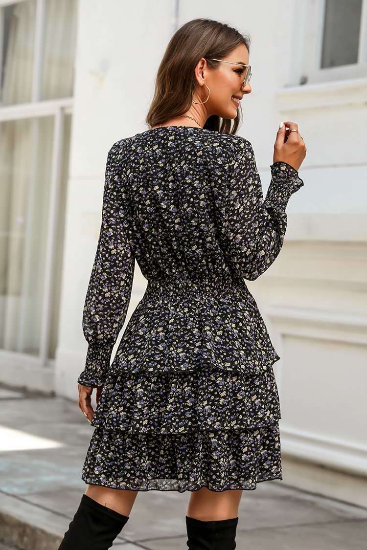 Robe à volants superposés et petites fleurs