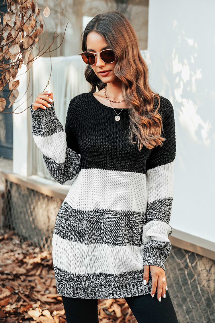 Grob gestrickter Pullover mit Streifenmuster