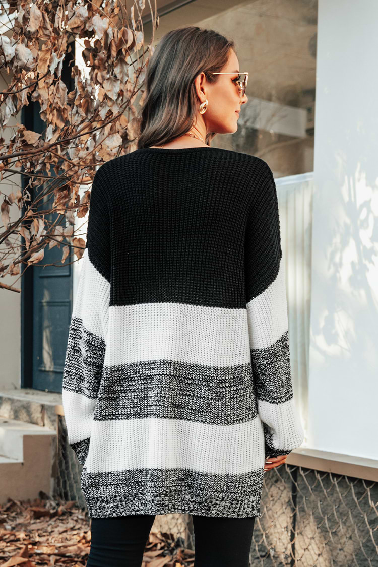 Grob gestrickter Pullover mit Streifenmuster