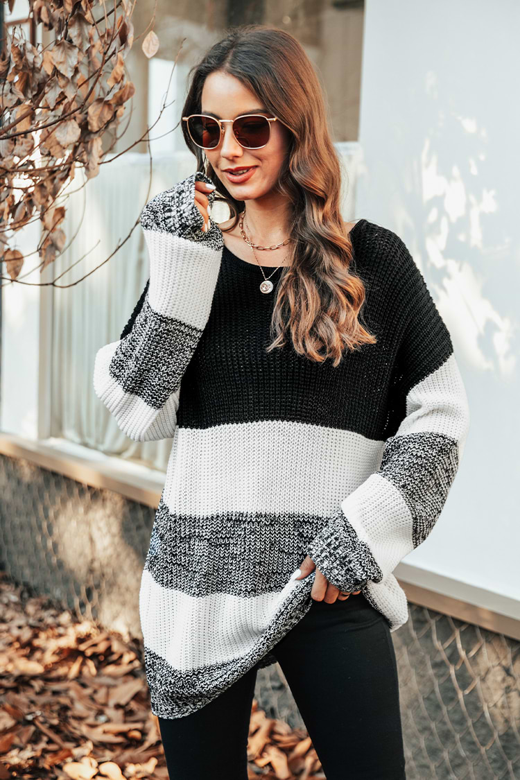 Grob gestrickter Pullover mit Streifenmuster