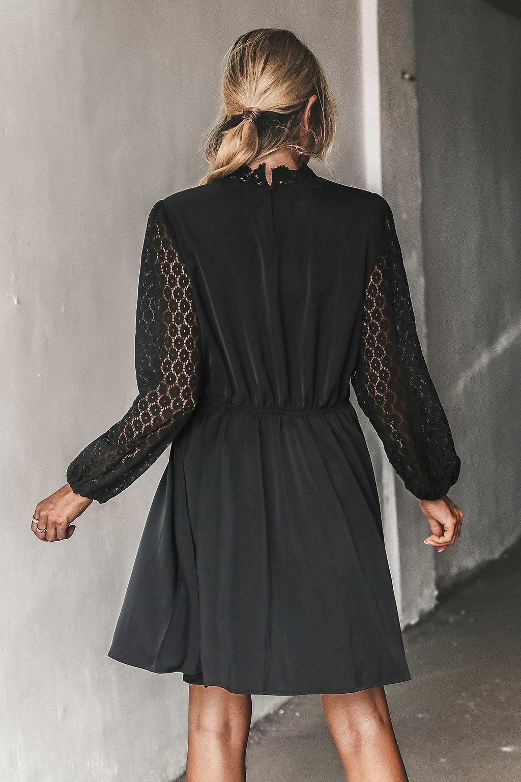 Minivestido de Manga Larga con Encaje