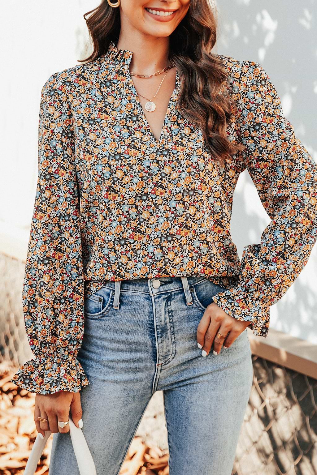 Haut fleuri à col fendu