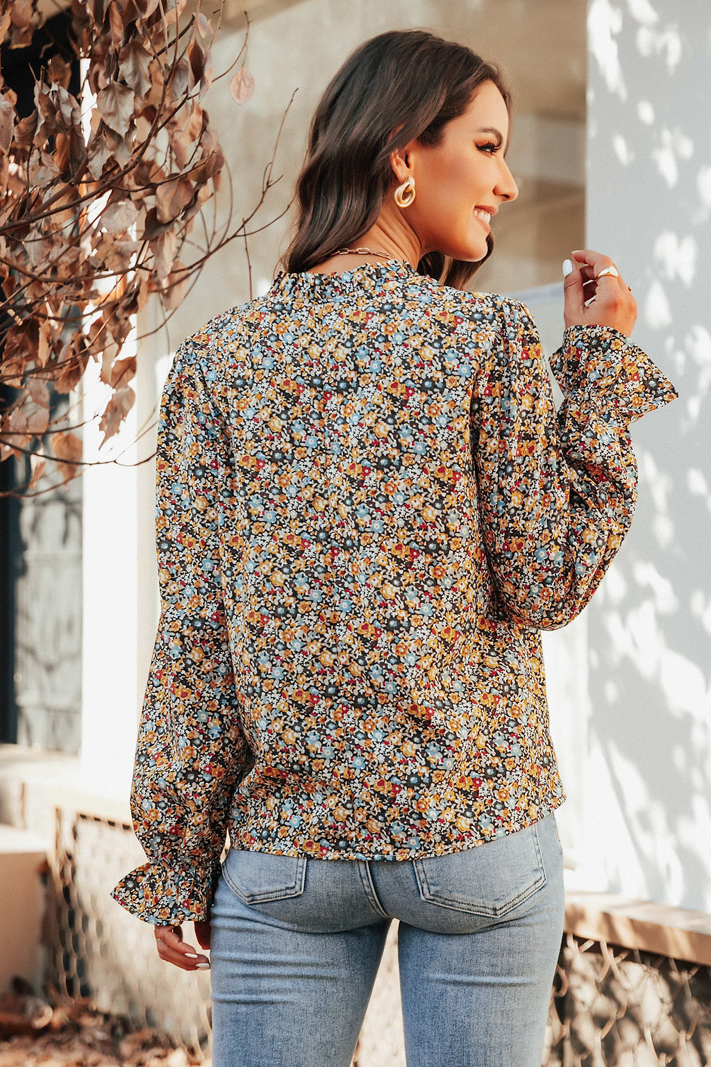 Haut fleuri à col fendu