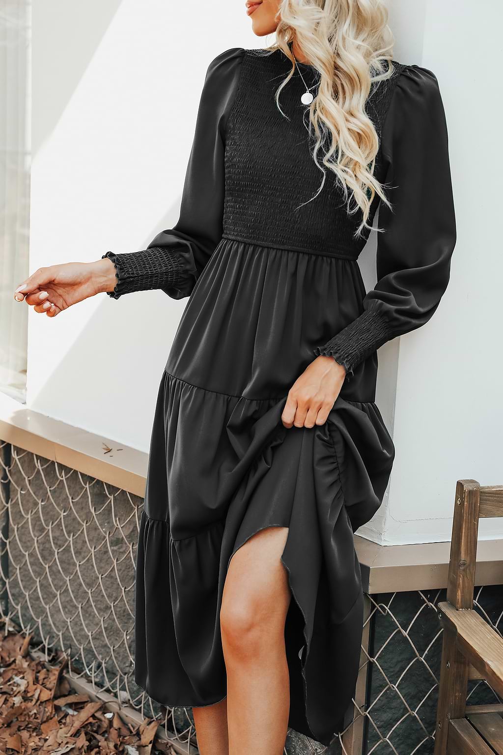 Gewebtes Maxikleid mit Rundhalsausschnitt und Stufensaum