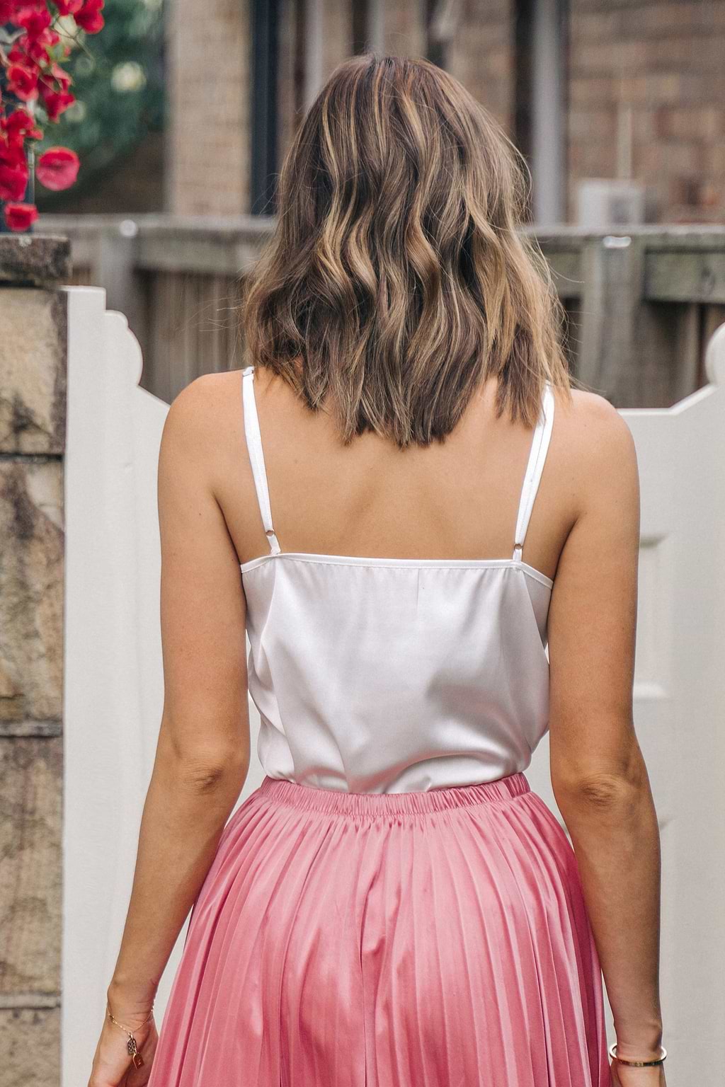 Camiseta blanca con escote en V