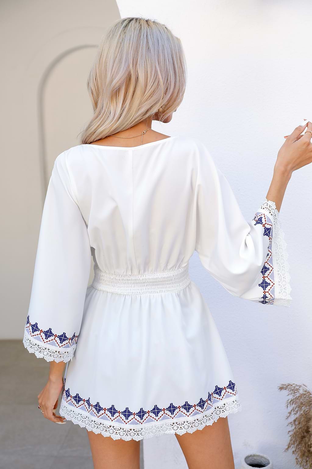 Top con estampado tribal y borlas