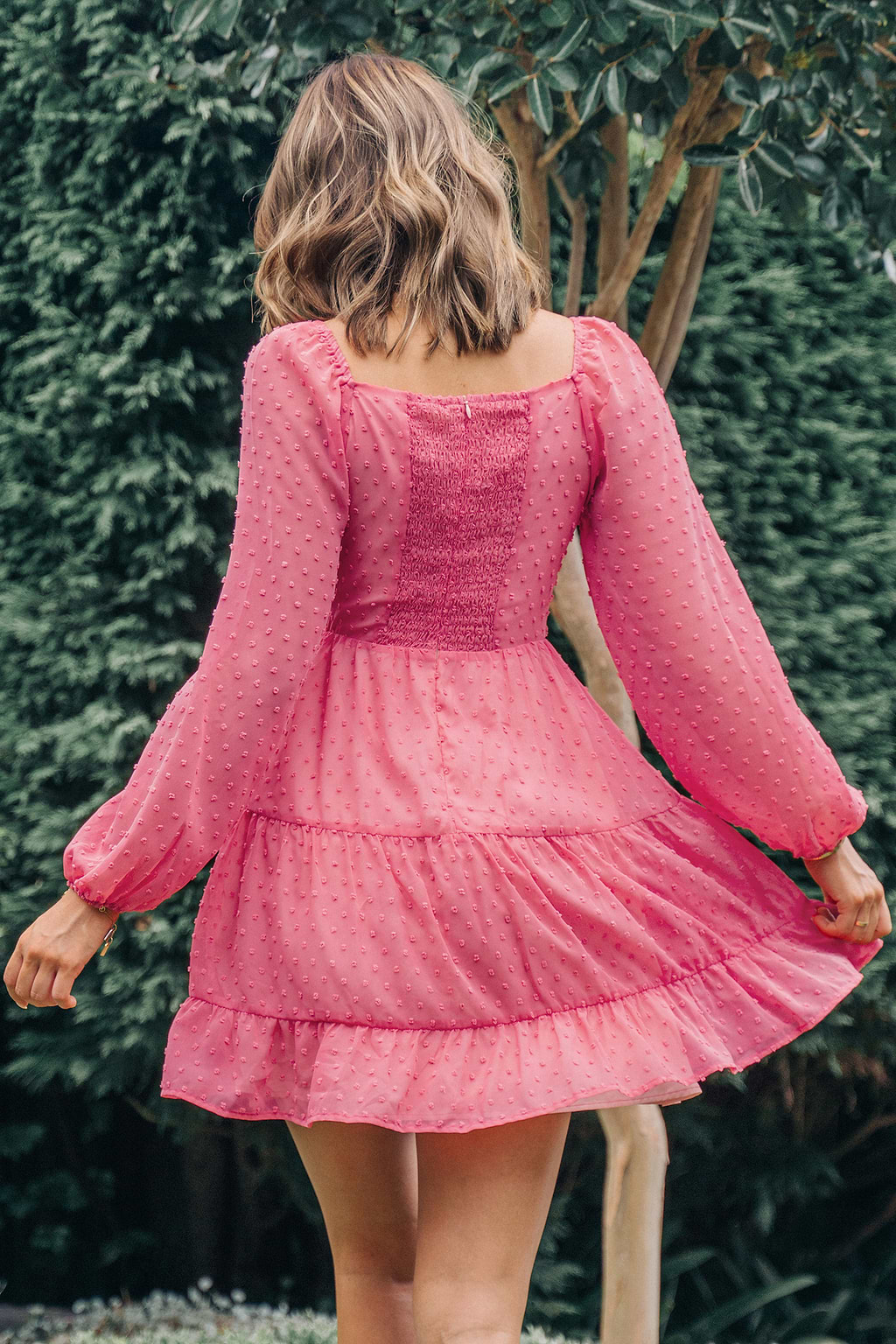 Robe mini à volants avec col en V et manches longues