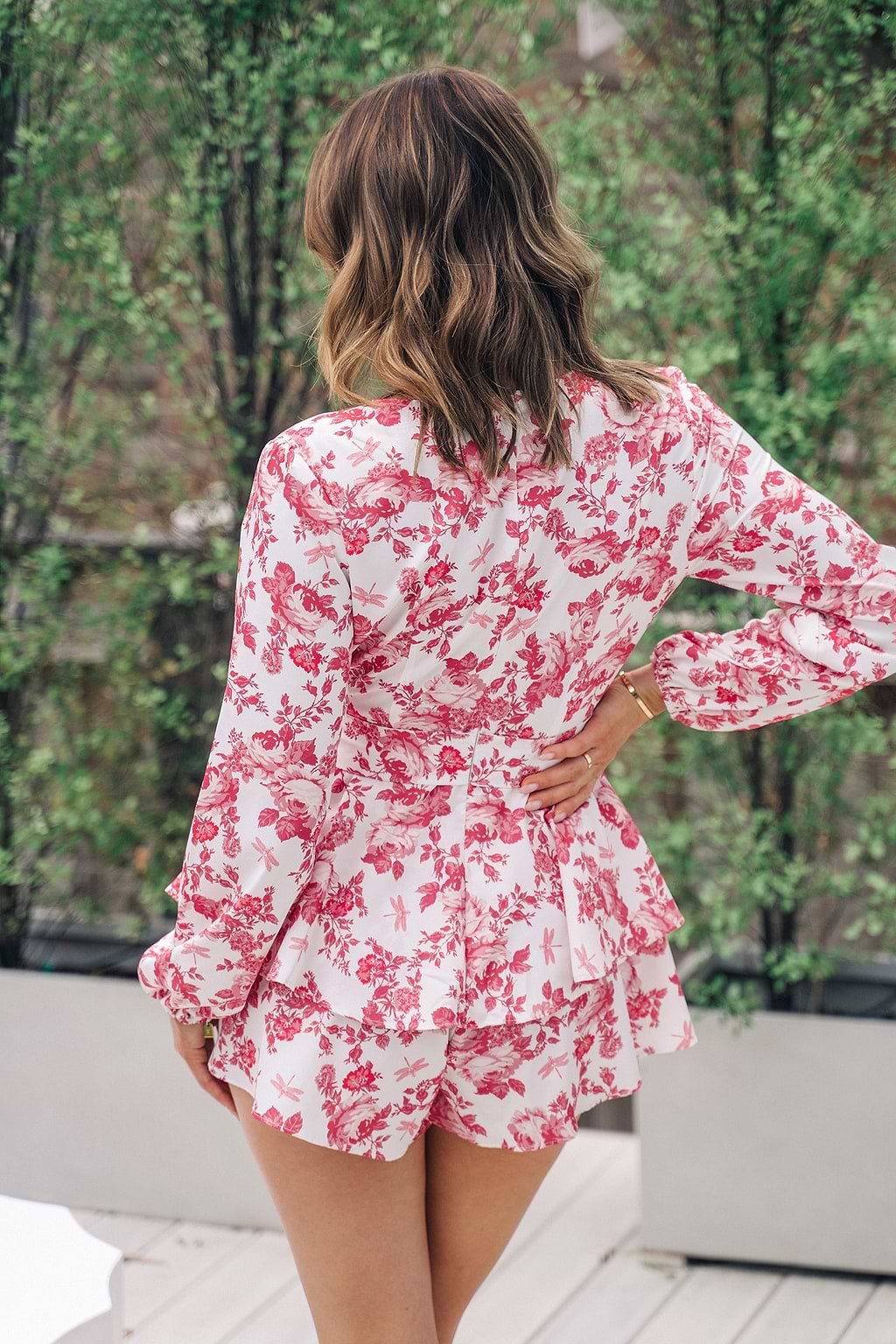 Anakena V-neck Ruffle Long Sleeve Romper