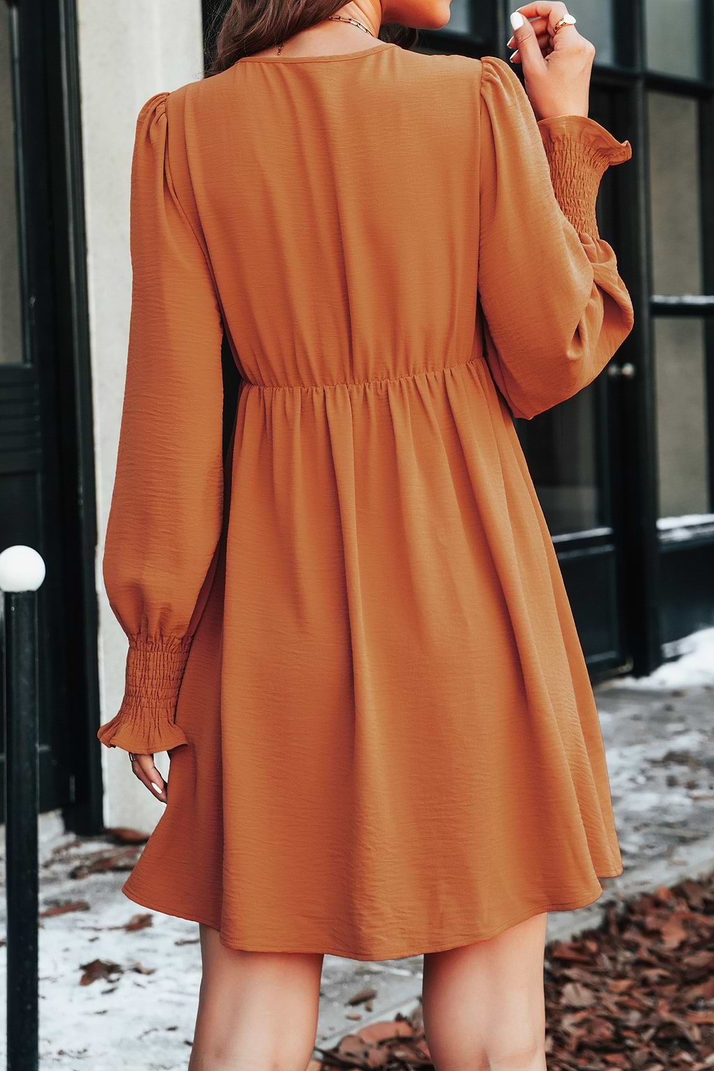 Minivestido Escotado con Nido de Abeja