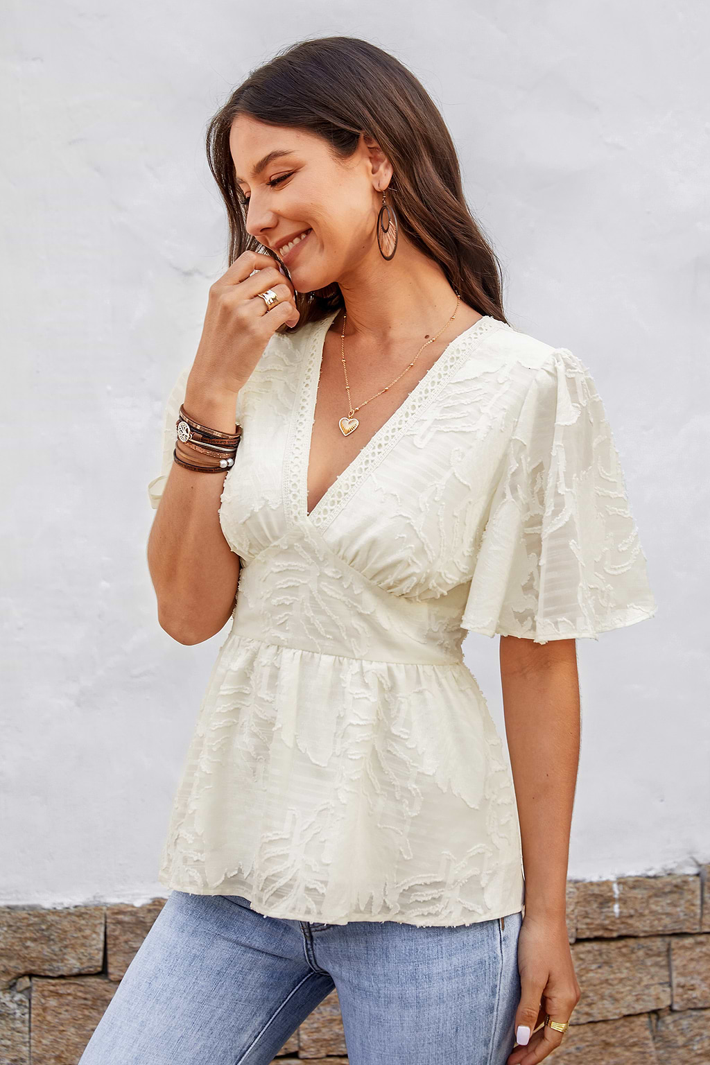 Top de encaje en contraste con mangas acampanadas
