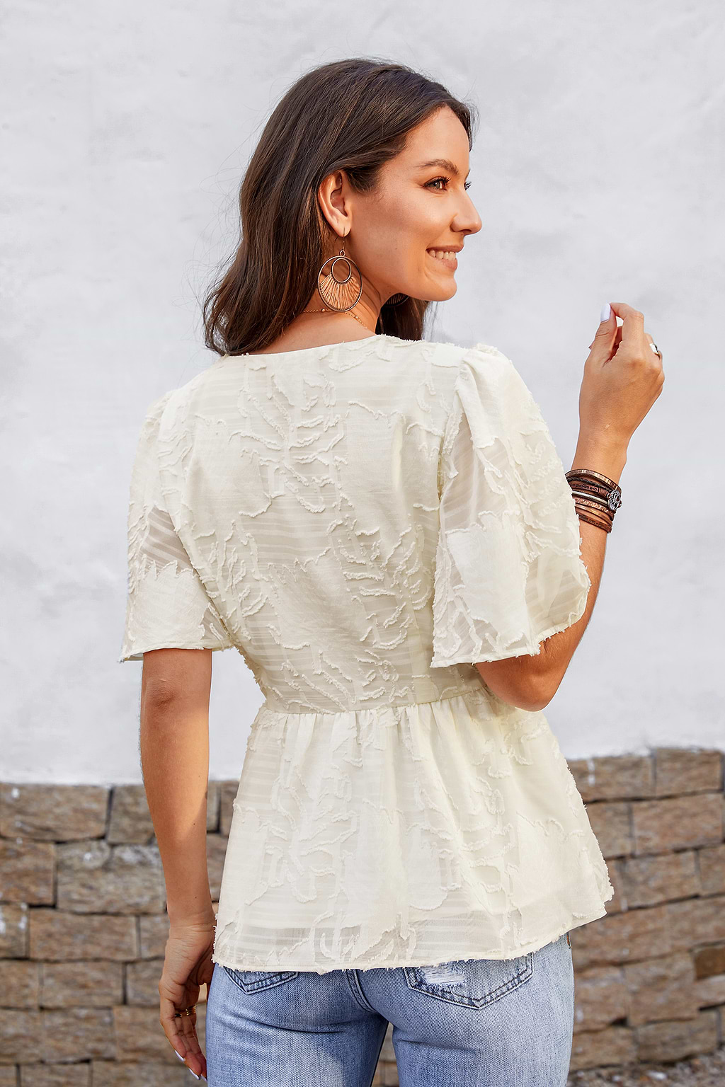 Top de encaje en contraste con mangas acampanadas