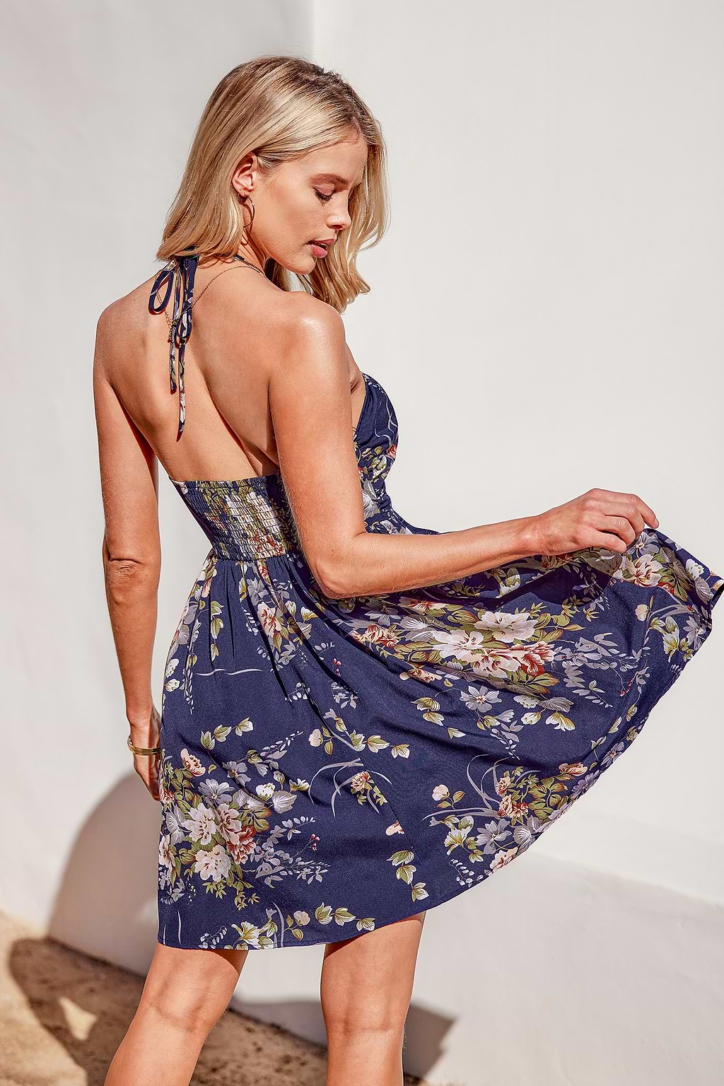 Vestido lencero halter con estampado floral