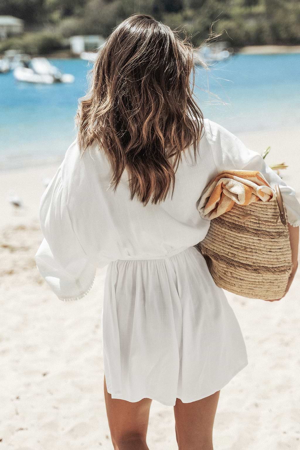 Strampler mit Kimonoärmel und Quaste