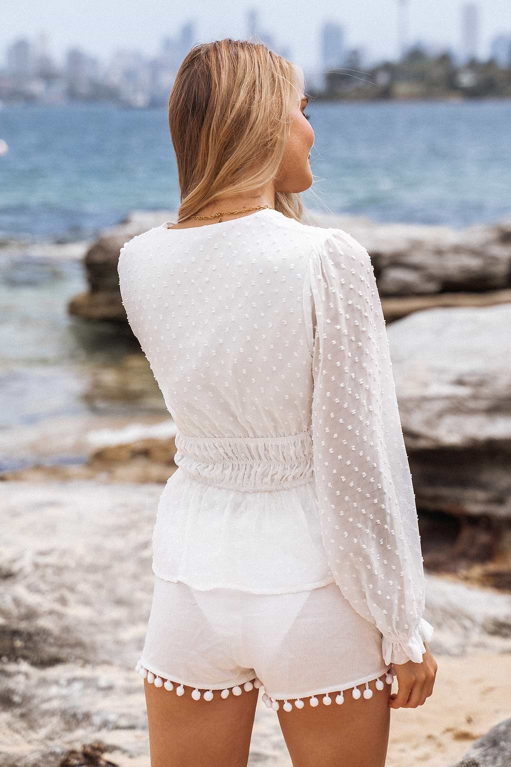 Top con volantes y lunares