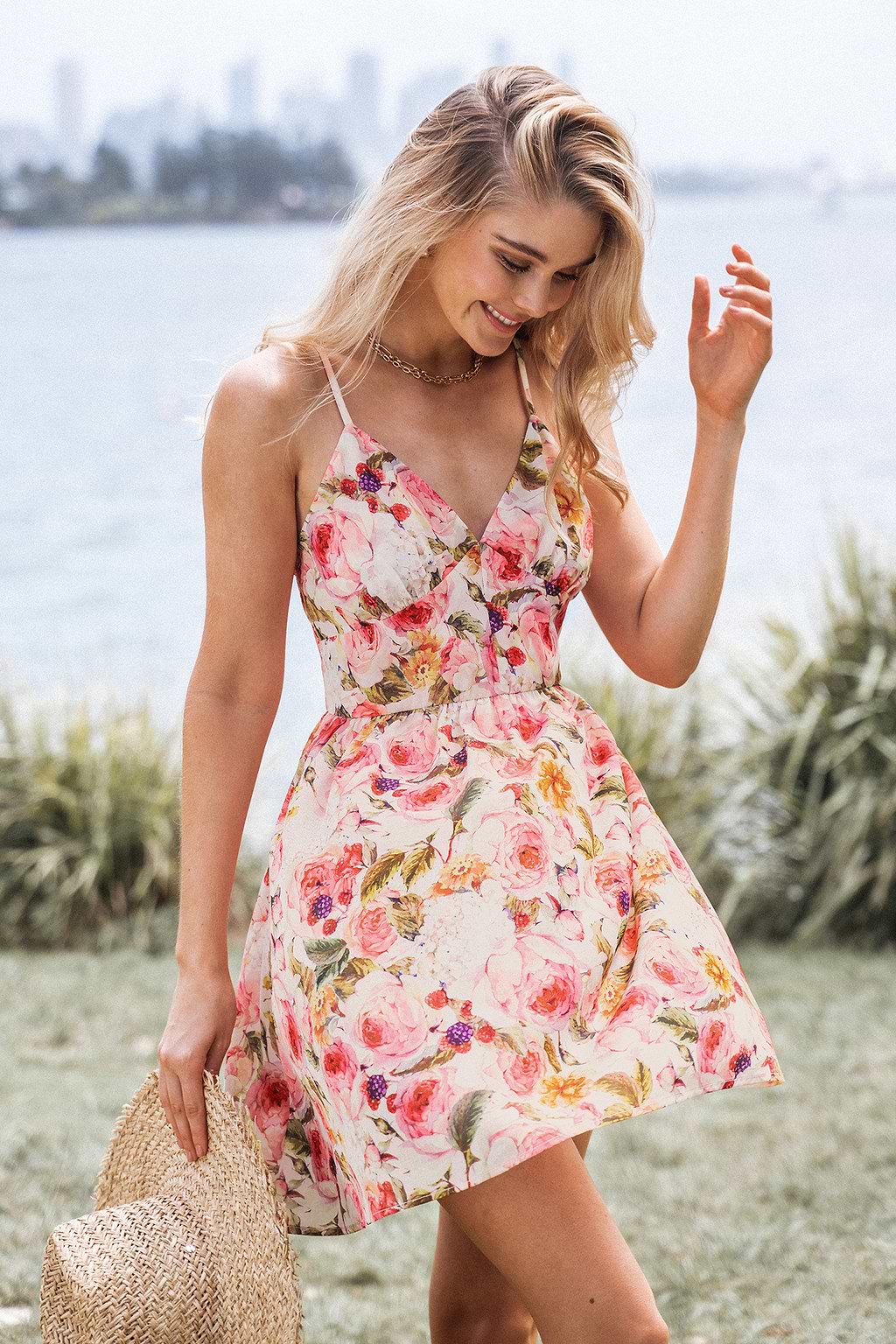 Vestido rosa evasé con estampado floral