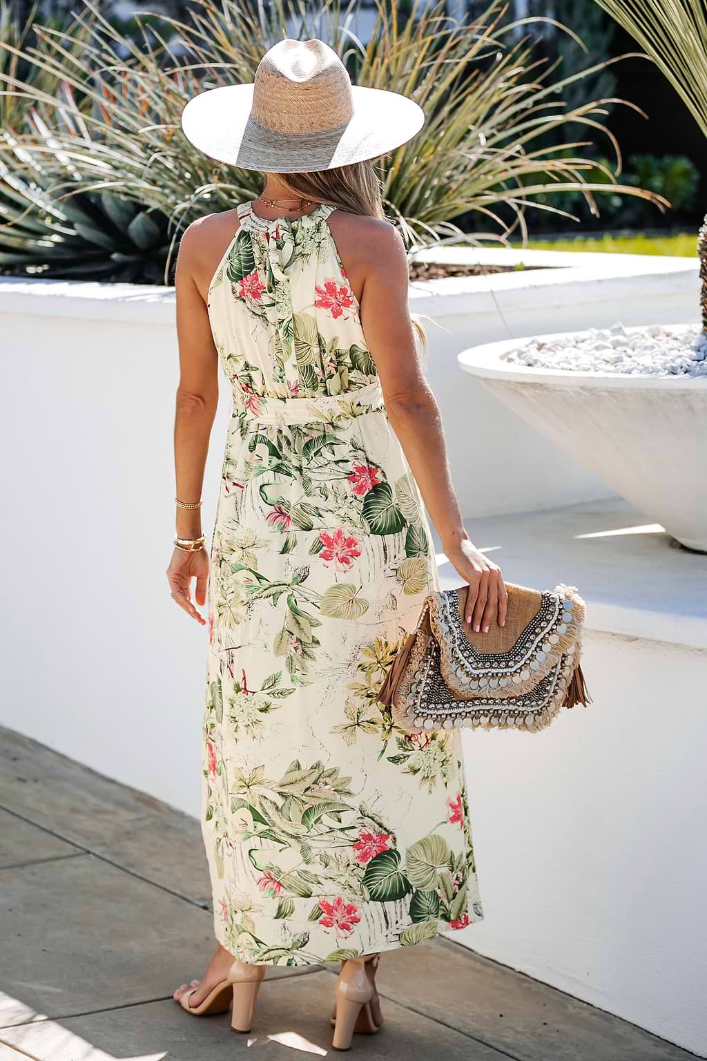 Vestido largo con cinturón y estampado floral amarillo