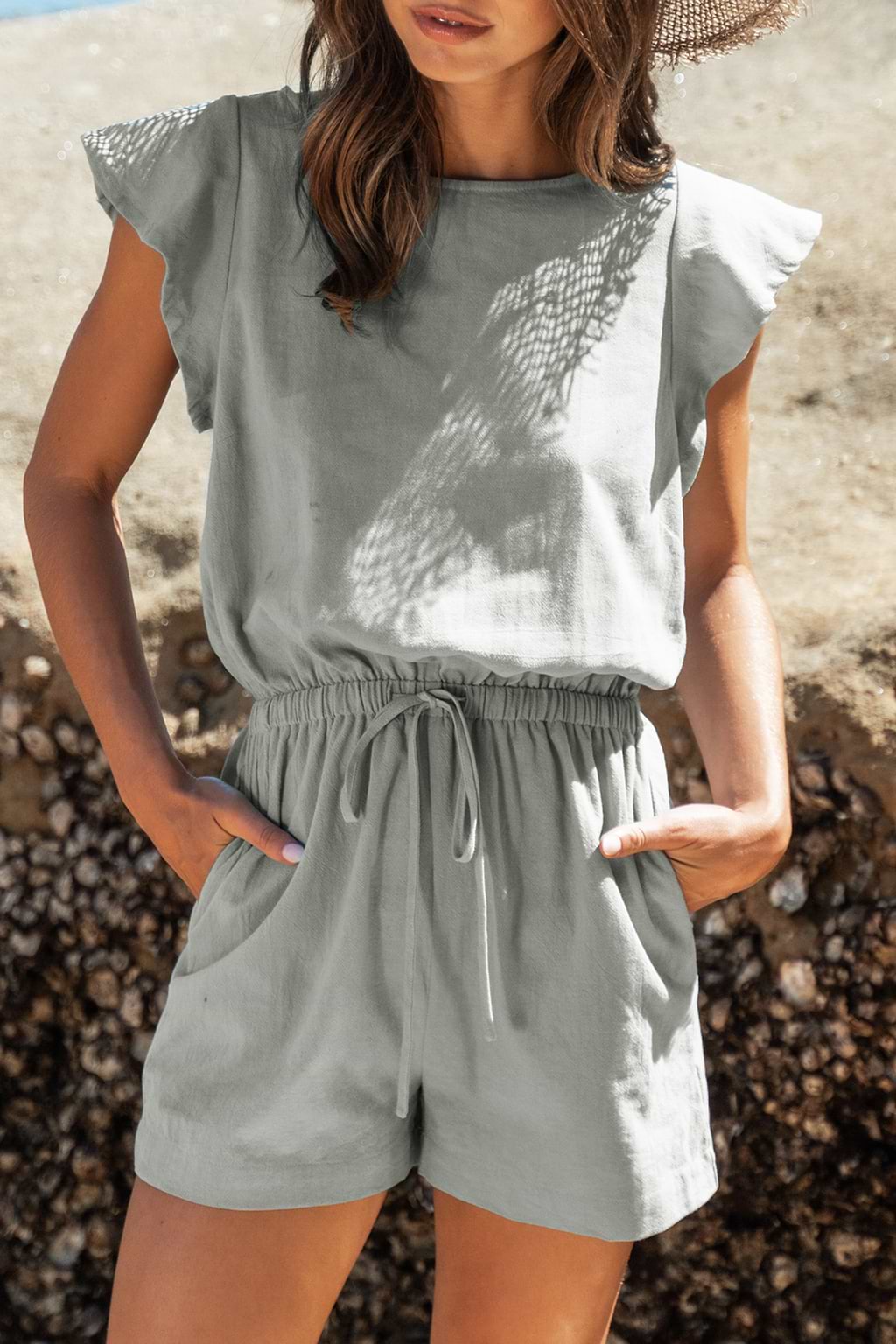 Strampler mit kurzen Ärmeln und Rüschen