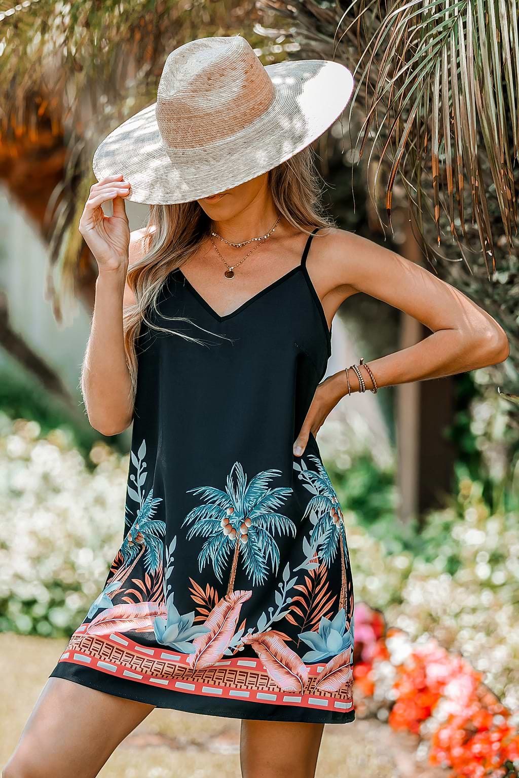 Robe à bretelles et imprimé palmier tropical