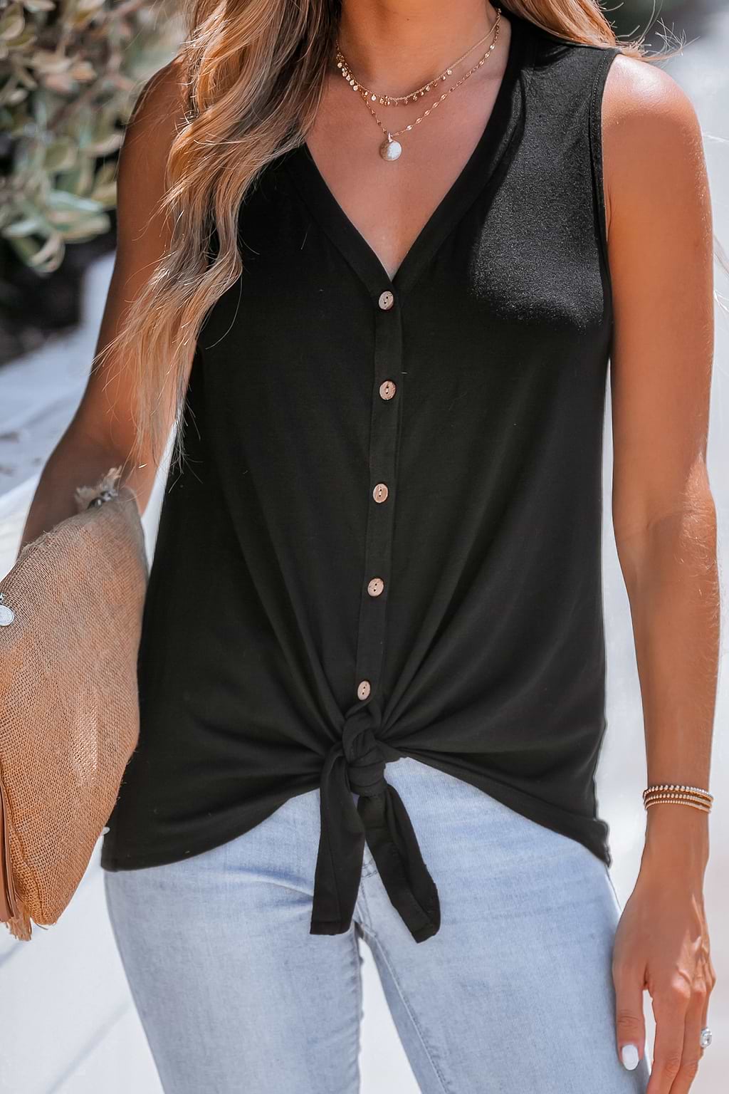 V-hals geknoopte top met knopen aan de voorkant