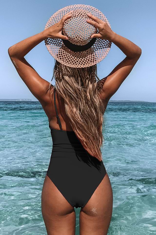 CUPSHE Women's One Piece Swimsuit Halter Plunge Neck Ruched Tummy